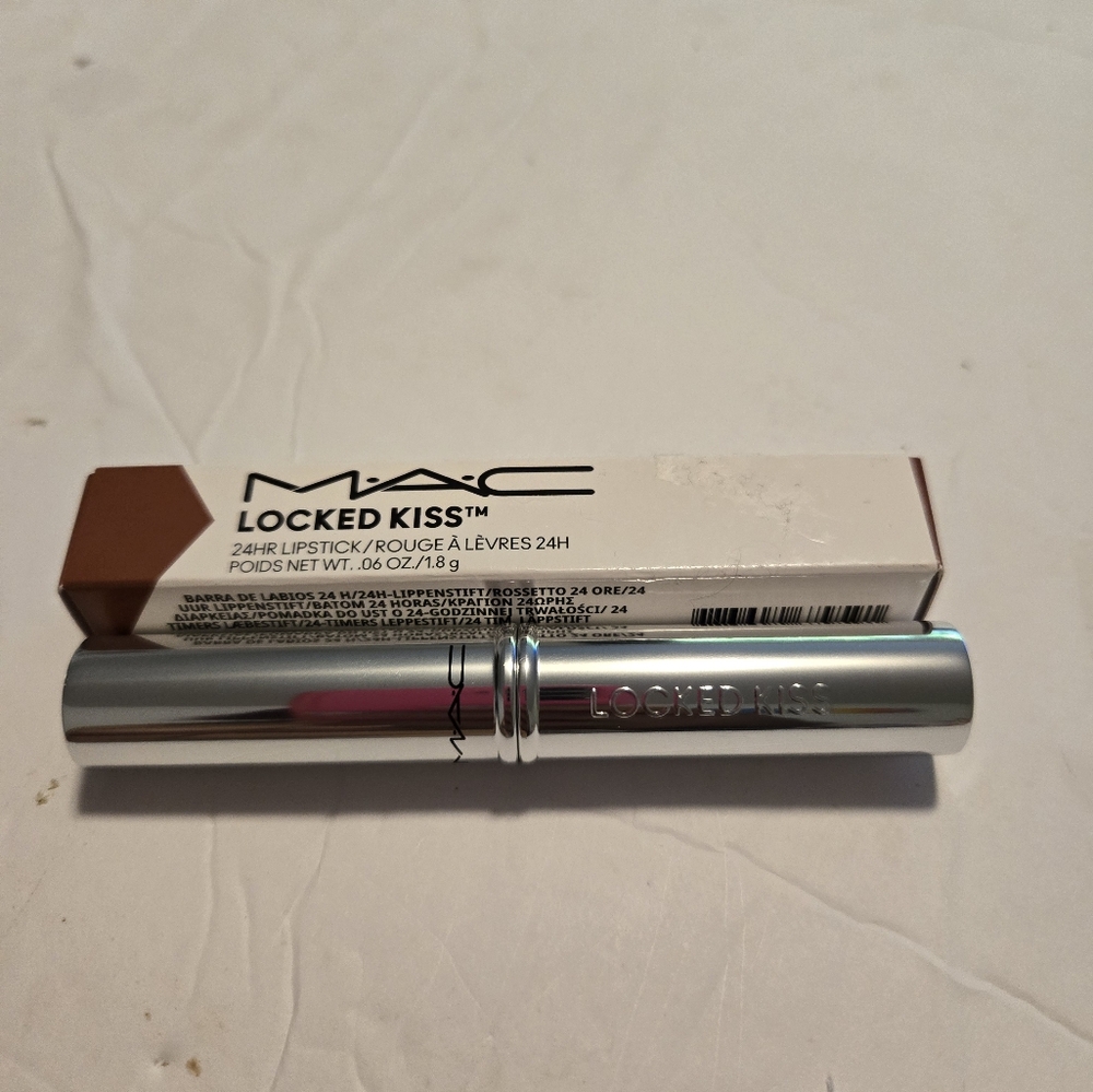 Mac Locked Kiss 24 hour Lipstick NEW NIB 'EXTRA CHILI'